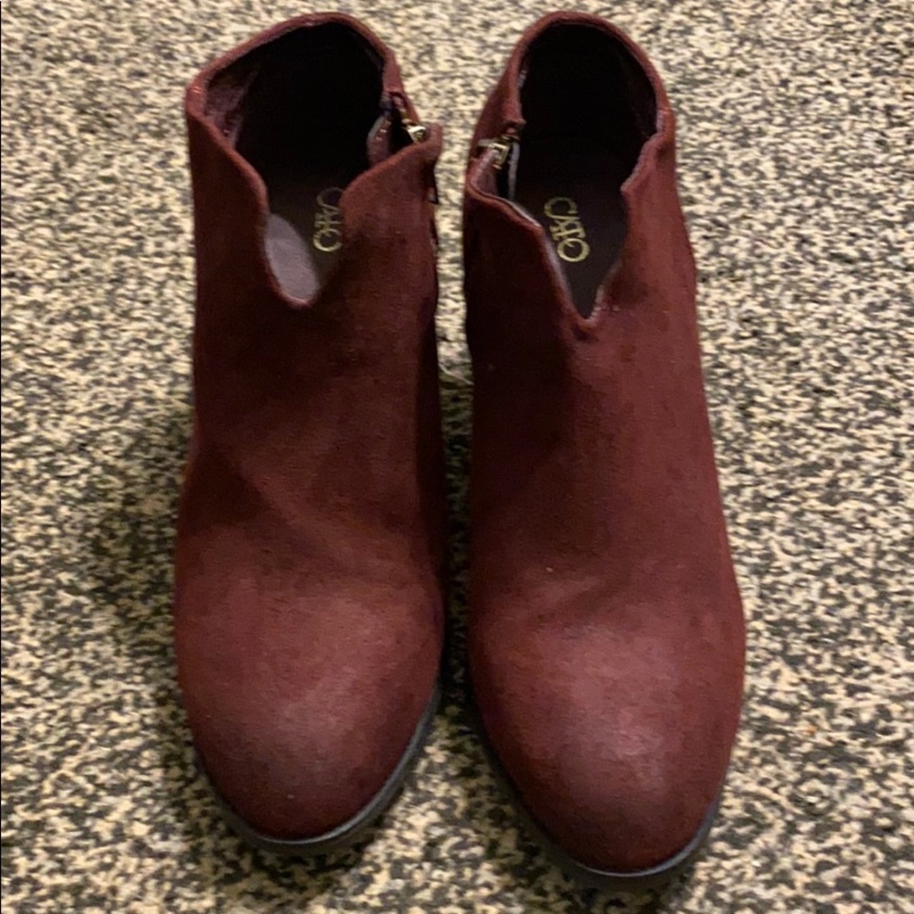 Heel burgundy booties